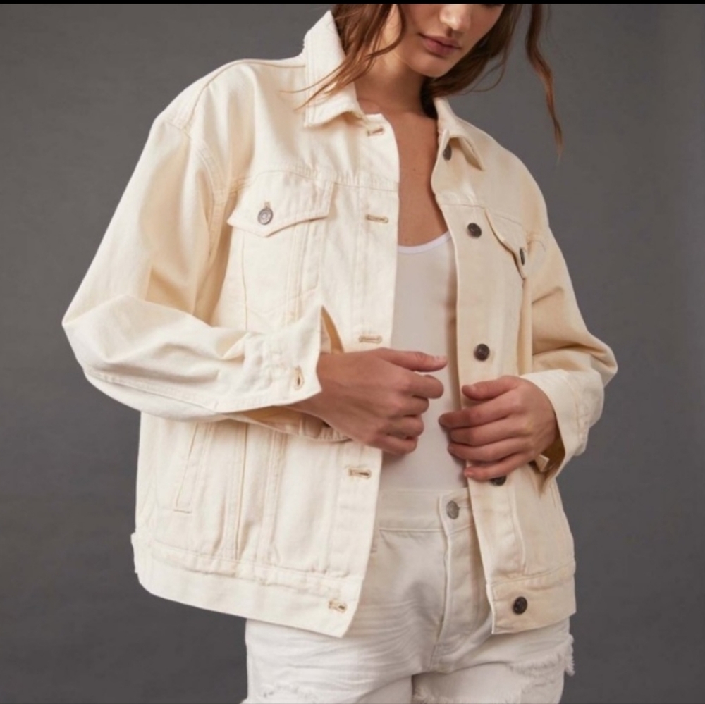 NWT FREE PEOPLE Jolene Trucker white denim Jacket 🤍